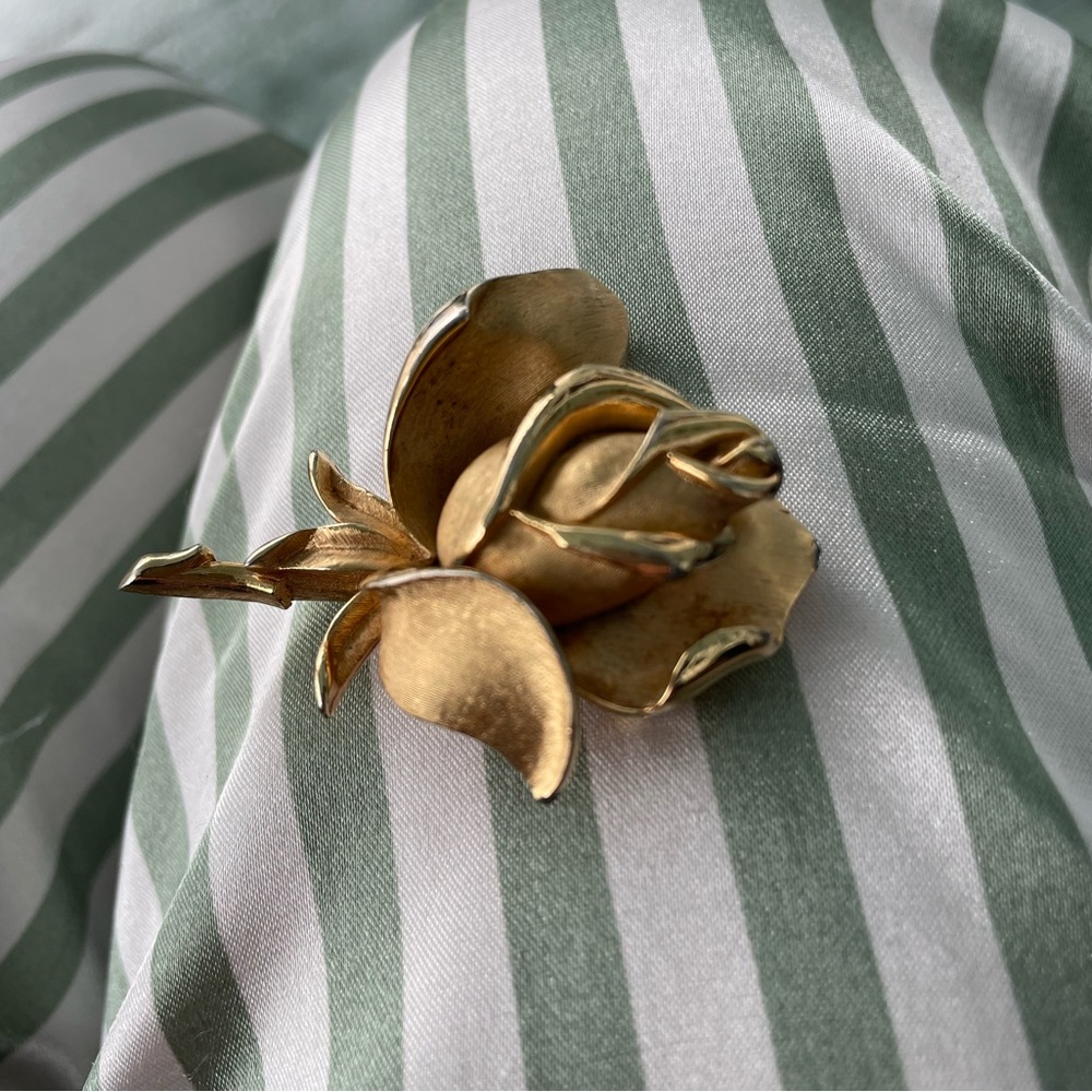 Vintage 18k Gold Plated Rose Brooch - Picture 4 of 10